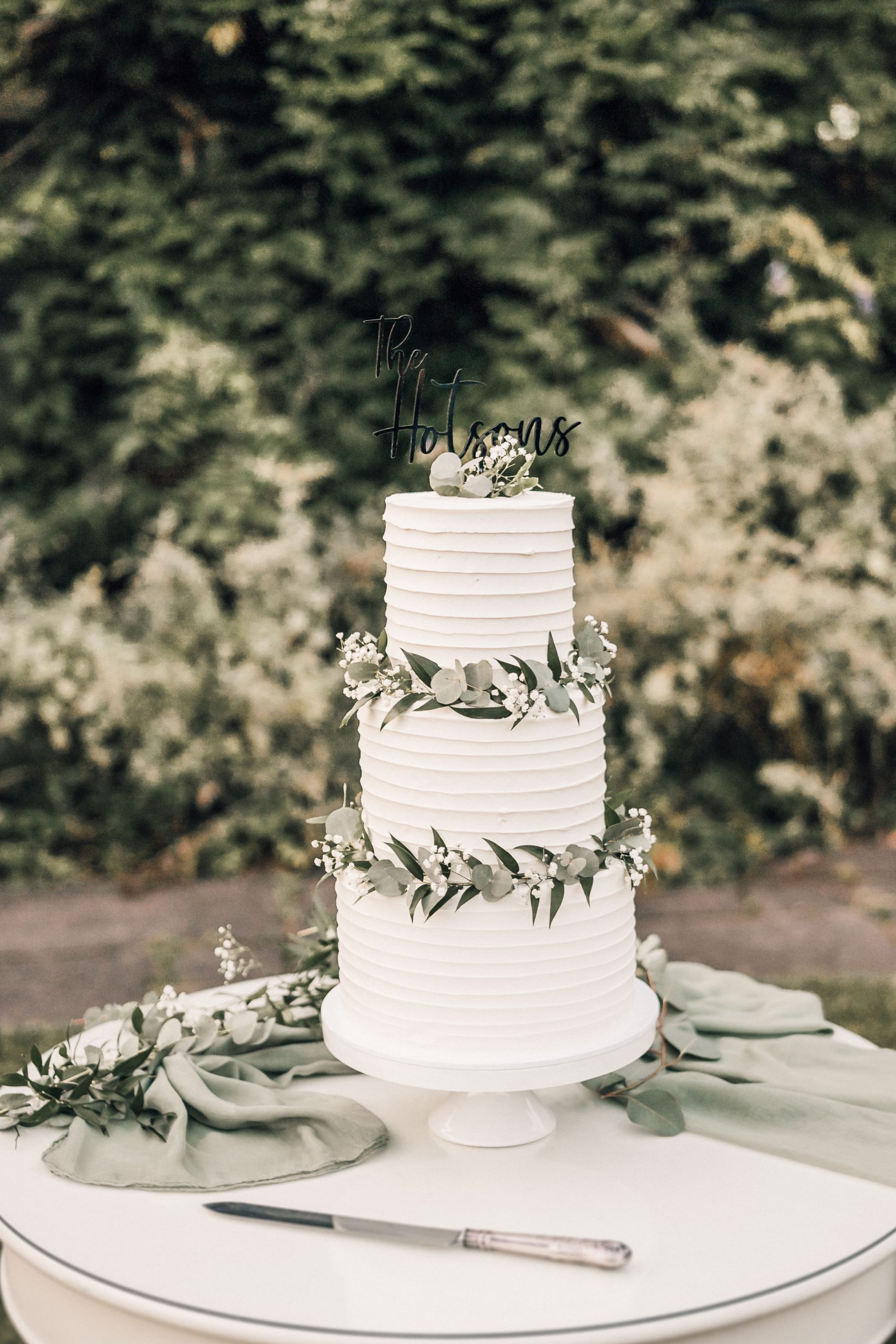 VENUE GUIDE | Doddington Hall 59 a white cake with flowers on top